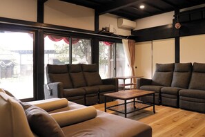 Air conditioning is also installed, so you can stay comfortable regardless of the season.