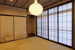 Japanese-style room 1