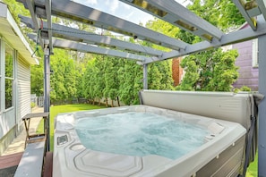Private Hot Tub | Backyard