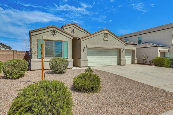 Buckeye Vacation Rental | 3BR | 2BA | 1 Step to Enter | 1,714 Sq Ft