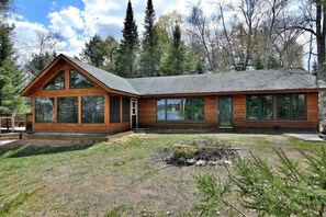 Aunt Alice's Cabin is located near the water with fabulous views.