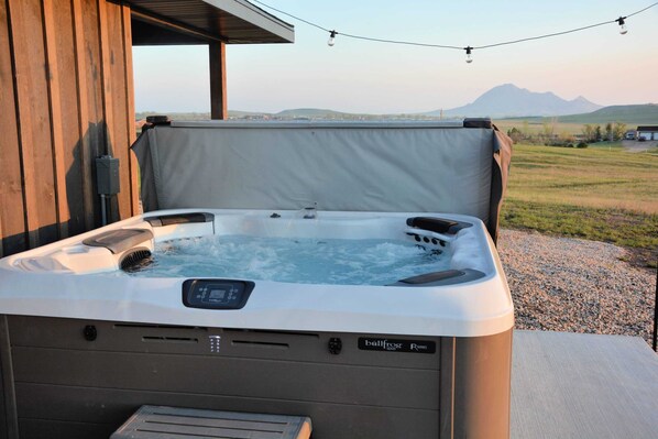 Relax in the hot tub outside with breathtaking views, perfect for unwinding after a day of adventure