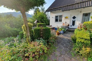 Außenseite Ferienhaus [Sommer]