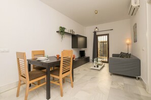 Außenseite Ferienhaus [Sommer]