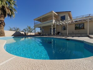 Nice huge pool!