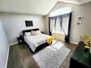 Ensuite Bedroom with Jacuzzi 