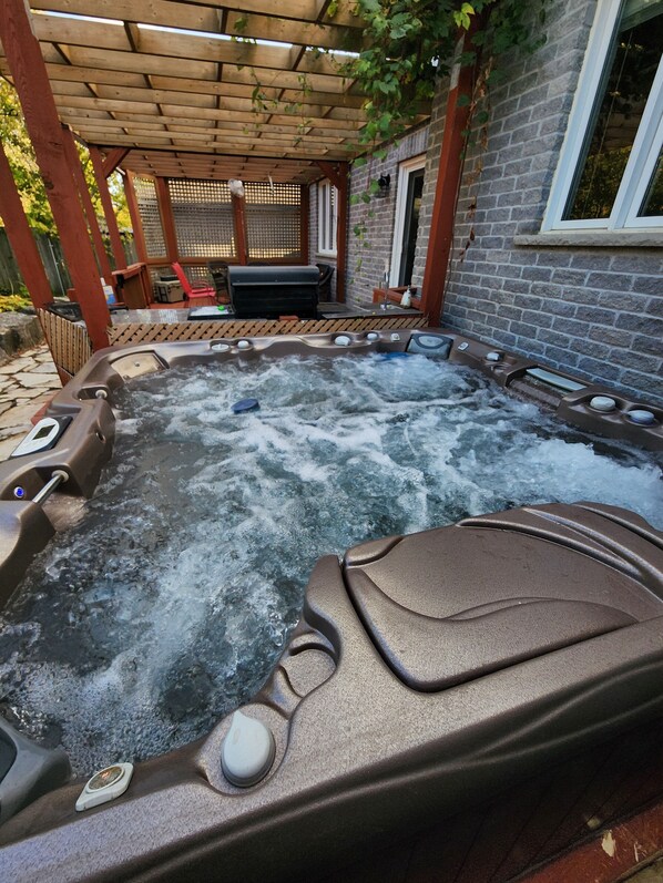 Hot Tub 🔥 