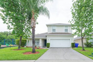 4BR 2.5BA Pool Home