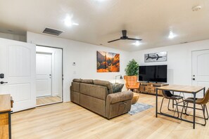 Living Room | Smart TV | Free WiFi | Central Heating