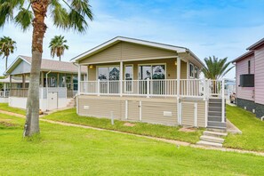 Single-Story House | Golf Course Views | 5 Mi to Isla Blanca Beach