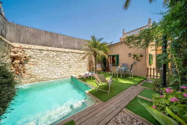 Swimming pool