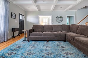 Home Decor, Furniture, Indoors, Living Room, Couch
