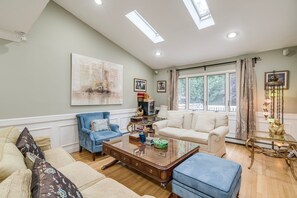 Home Decor, Furniture, Table, Architecture, Building