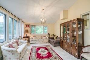 Home Decor, Architecture, Building, Furniture, Indoors