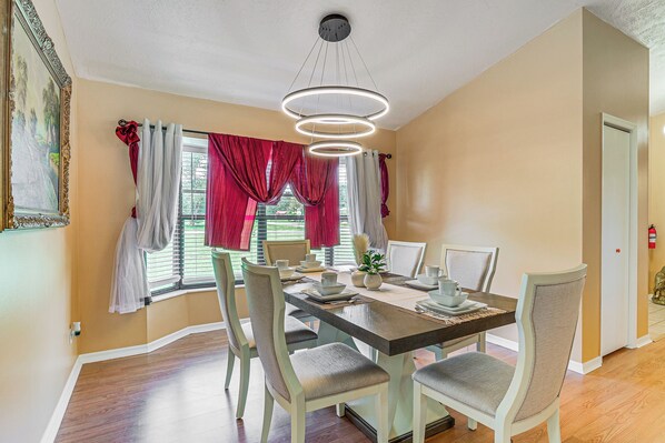Ocala Vacation Rental | 3BR | 2BA | 2,200 Sq Ft | 1 Step Required