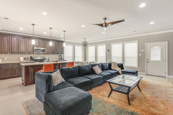 Arabi Vacation Rental | 3BR | 2BA | 1,637 Sq Ft | 5 Steps Required