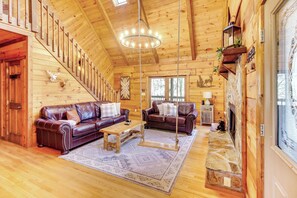Living Room | 2nd Floor | Smart TV | Free WiFi | Gas Fireplace