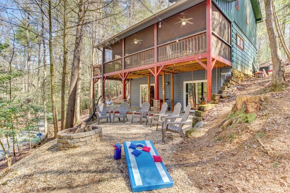 Cherry Log Vacation Rental | 3BR | 3BA | 1,952 Sq Ft | 2 Steps Required