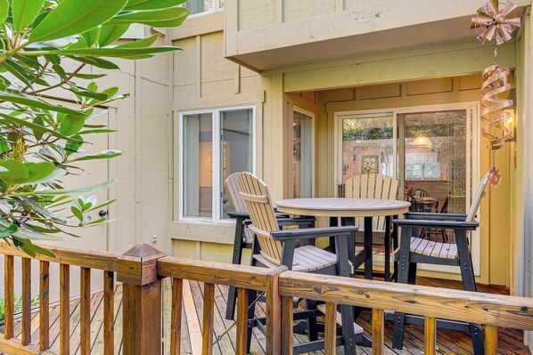 Pocono Pines Vacation Rental | 3BR | 2.5BA | Stairs Required | 1,488 Sq Ft