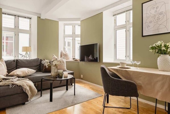 The living room offers the perfect setting for a cozy movie night, a delicious dinner with friends, and a cozy view. Relax on the comfortable seating, enjoy the ambiance, and make lasting memories in this inviting space!