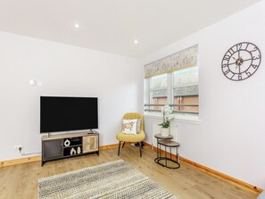 Living room/dining room | Ness City Suite, Inverness