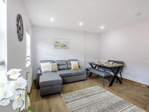 Living room/dining room | Ness City Suite, Inverness