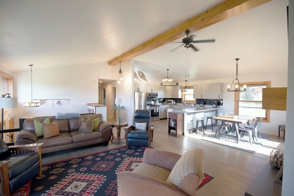 living room/kitchen
