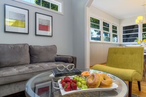 Extra seating - Living Room area. 