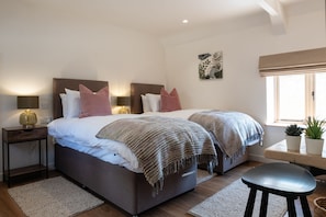 The Puzzle House Bedroom 2 - StayCotswold