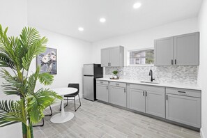 Here you will find:
A two-burner stove, a refrigerator, kitchen utensils including pots, pans, glasses, cutlery, and plates to cover all your needs, a sink, cabinets with ample space, a round table, and two chairs.