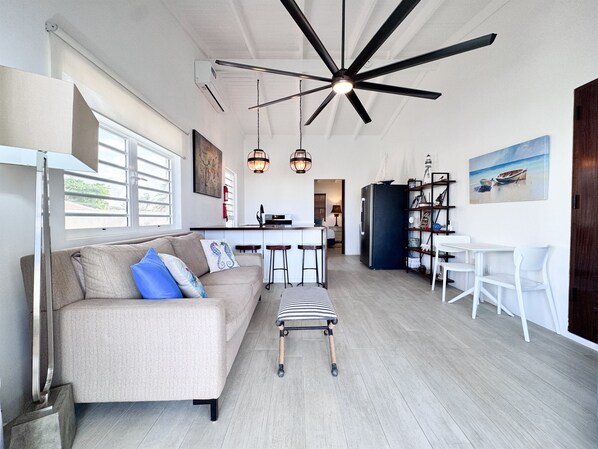 Unwind in Kas di Almendra’s great room, featuring a comfortable queen size sleeper sofa. Enjoy air conditioning with a large ceiling fan, or open the louvered windows to enjoy the breeze.