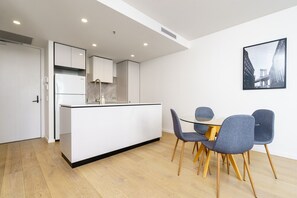 Discover the sleek design of our modern kitchen, equipped with top-of-the-line appliances that make cooking and meal preparation a breeze. Enjoy both style and functionality in this well-appointed space.
