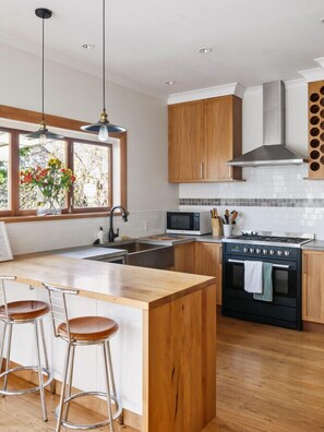 Kitchen with gas stove, microwave and cookings basics