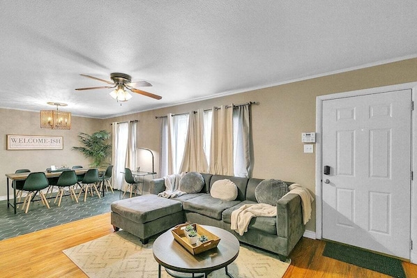 Home Decor, Lamp, Furniture, Table, Couch