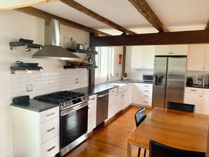 Apple Tree Farmhouse eat-in kitchen
