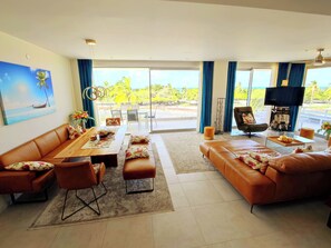 Spacious Dining and Living Room 