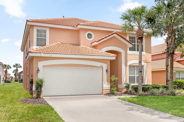 6 bedroom 6 bathroom home