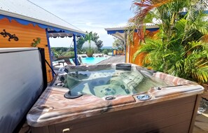 Outdoor spa tub