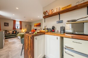 In Focus: Kitchen with air fryer and combi-microwave