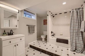 Modern and spacious bathroom