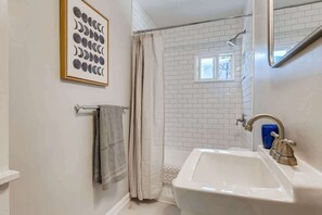 A full-sized bath tub you will not want to get out of