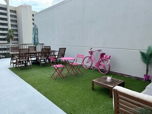 屋外ダイニングエリア