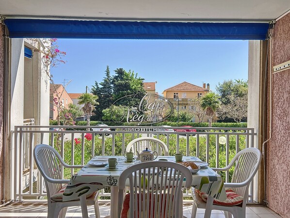 Seasonal rental with terrace near Cavalière Beach