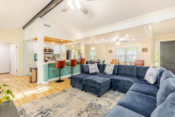 Living Room (2)