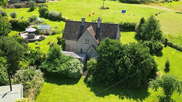 Surrounded by farmland, Hilcot Farmhouse is a rural retreat