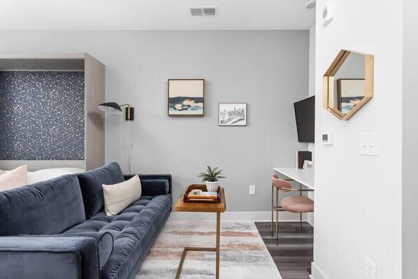 Walkable Studio Apartment in the Heart of Downtown