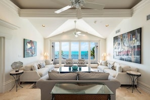Living Room / Lounge
