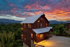 The Smoky Mountain vacation you've been dreaming of!