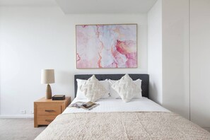 After a long day of exploring Melbourne, retire home and lay back in your queen size bed made with hotel quality linen. 