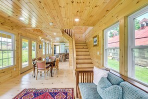 Living Room | Queen Futon | 1st Floor
